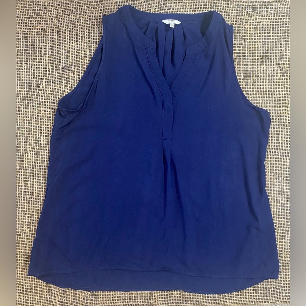 Crown & Ivy Navy Blue Tank Blouse, Size XL, V-neck, 100% Rayon, Pleated Back